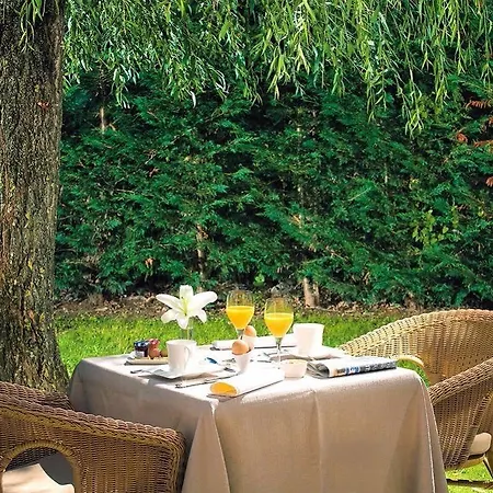 Relais De L'abbaye Hotel 3*